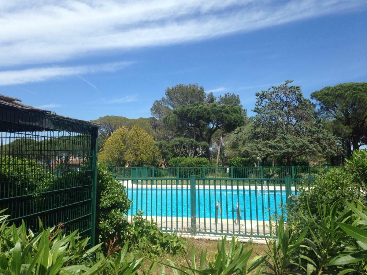 Agreable Studio Proche Sttropez Piscine Et Tennis Gassin Exteriör bild